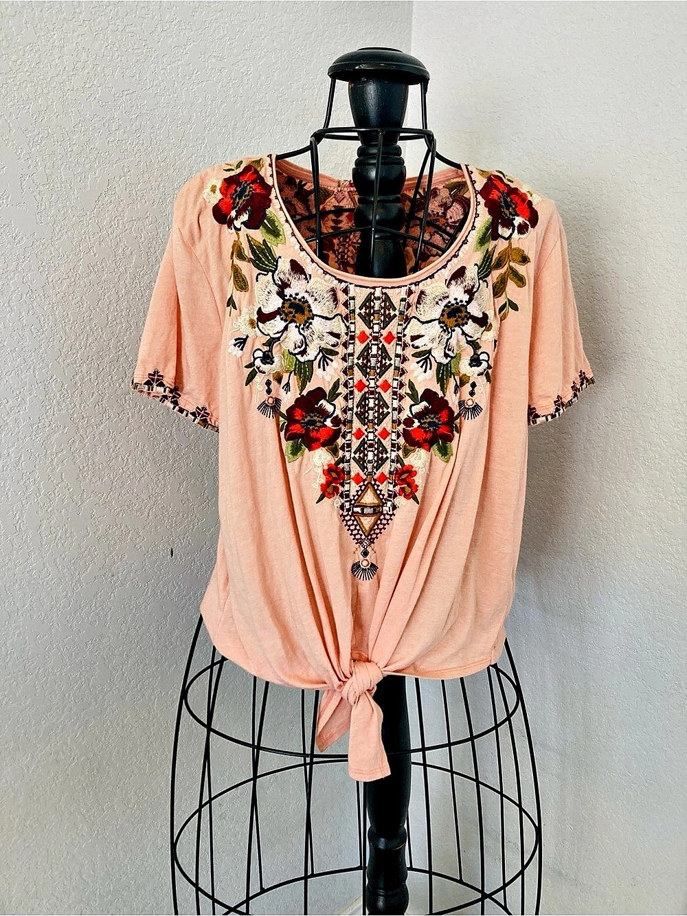 Johnny Was knit Embroidered Tie-Front Top Blouse in Pink Peach Size large